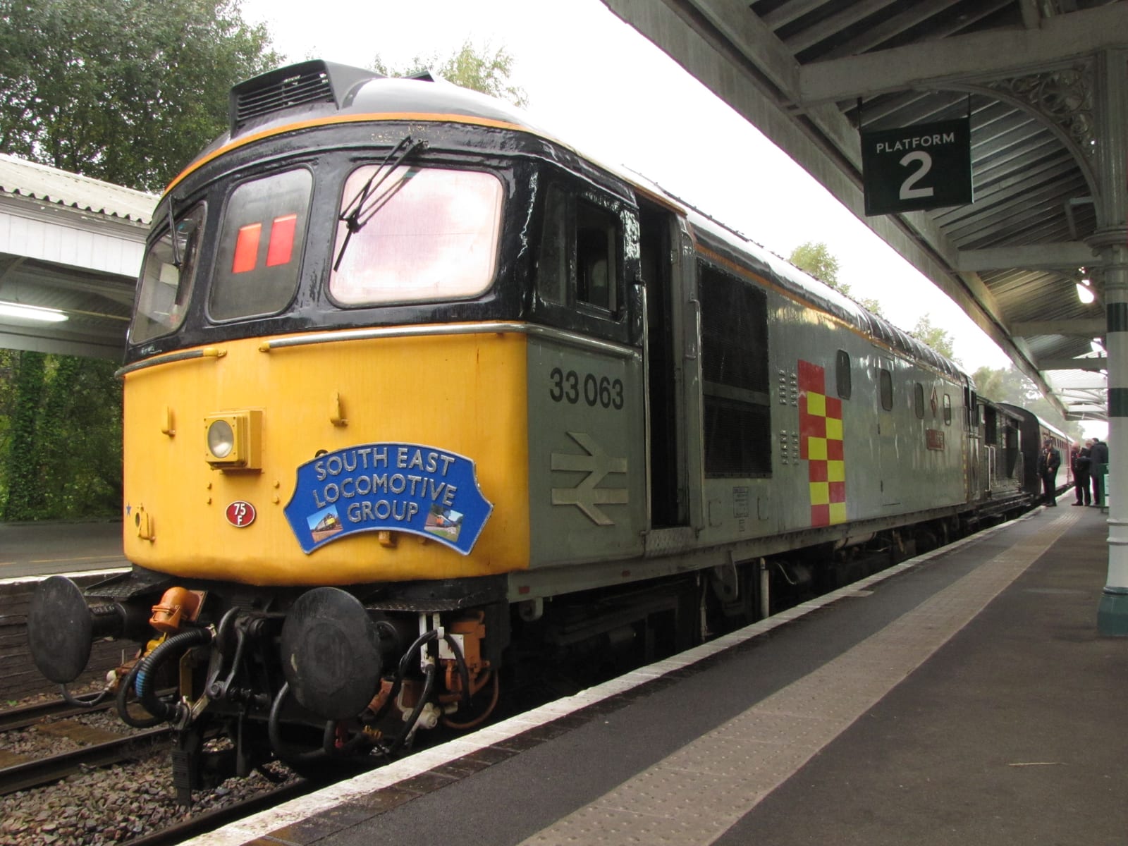 33063 with South East Locomotive Group badge at Platform 2