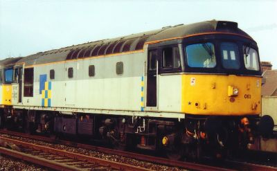 33063 in the early 90's. She wore these colours from 1989 after the overhaul in Eastleigh until withdrawal in 1995 - photo D.Robinson